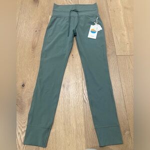 NWT VUORI DAILY LEGGING